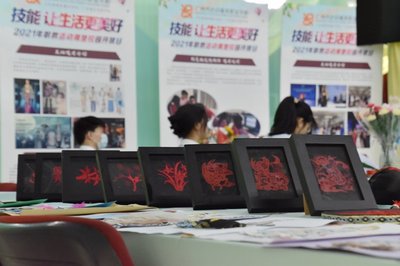 廣州紡校 一針一線藏雅韻，一染一畫(huà)雕匠心